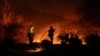 Orden de evacuación por incendio en California afecta a 20.000, incluyendo Dick Van Dyke y Cher