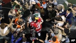 Atlanta Falcons quarterback Matt Ryan (2) embraces Green Bay Packers quarterback Aaron Rodgers (12) after the NFL football NFC championship game Sunday, Jan. 22, 2017, in Atlanta.