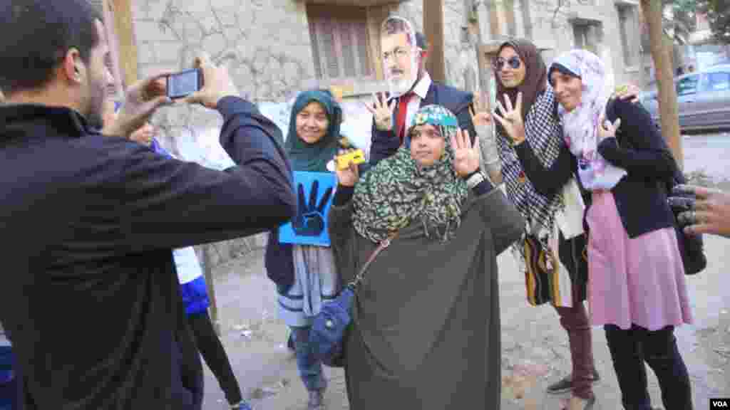 Protesters pose for a photo in Cairo, Dec. 6, 2013. (Hamada Elrasam for VOA)