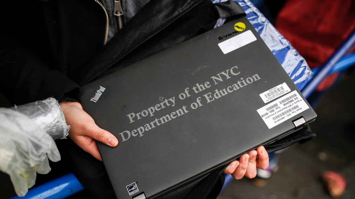 School Districts Take Unplanned Plunge Into Online Learning