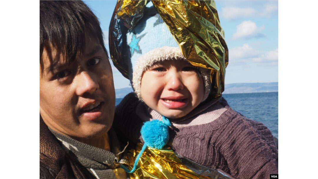 Despite Cold, Record-Breaking Numbers of Refugees Arrive in Greece