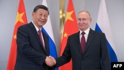 Ši Đinping i Vladimir Putin (Foto: AFP/Sergei GUNEYEV)