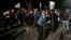 Scène de liesse sur la Plaza Italia lors du référendum sur une nouvelle constitution à Santiago, Chili, le 25 octobre 2020. (AP)