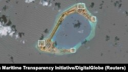 Foto satelit 17 November lalu menunjukkan bahwa China membangun sistem pertahanan anti-rudal dan anti-pesawat terbang di pulau-pulau buatan di Laut China Selatan (foto: dok).