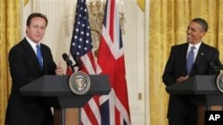 기자회견을 하는 오바마 대통령(우)과 캐메런 총리