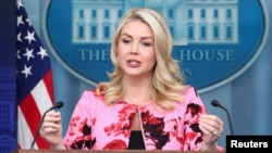 白宫新闻秘书卡罗琳·莱维特在白宫新闻简报室举行新闻发布会。(2026年3月30日)