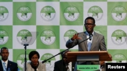 Umukuru wa Komisiyo yigenga muri Kenya, Ezra Chiloba mu kiganiro n'abamenyeshamakuru, i Nairobi, Kenya