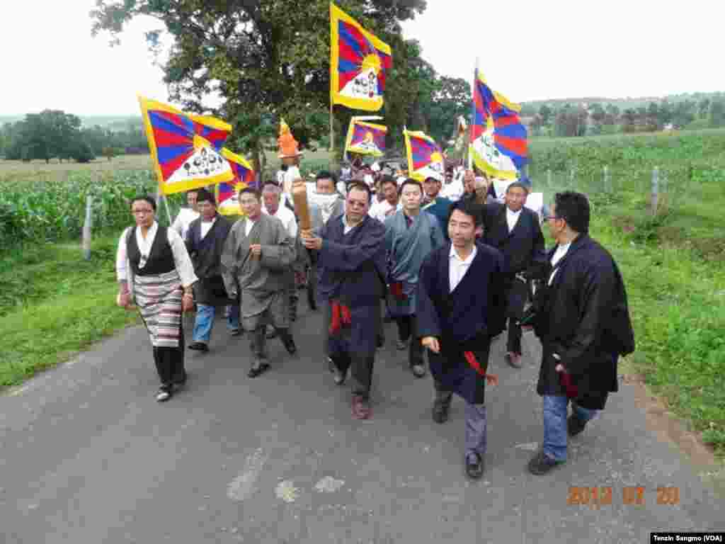 The Flame of Truth torch was set forth from northern Indian region Ladakh and to travel different countries around the world, in a campaign to call on United Nations to intervene in the Tibetan human rights situation. 