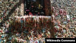 Seattle's Gum Wall is to be cleaned later this month. 