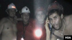 Este homenaje recrea el rescate en octubre pasado de los 33 mineros del norte de Chile.