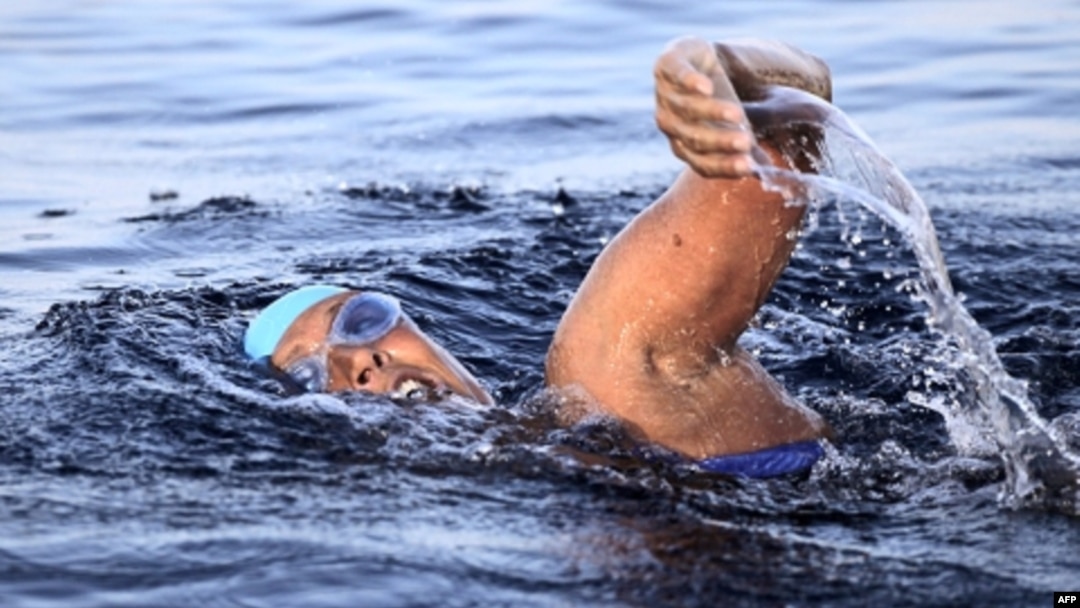Tay bơi lội đường trường Diana Nyad bắt đầu nỗ lực bơi đến Florida từ Havana, 23/9/2011