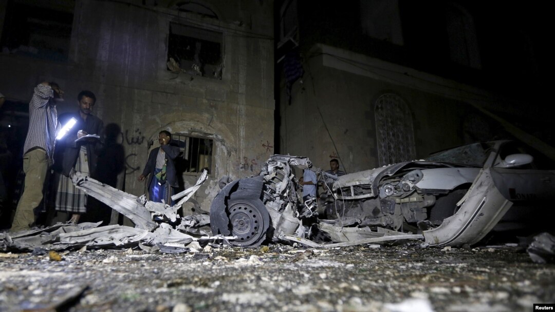 Police officers inspect the site of a car bomb attack in Yemen's capital Sanaa, June 29, 2015.