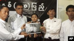 Burma's prominent student leader, Min Ko Naing, second from right, senior leader, Ko Ko Gyi, left, and other members hold a picture of recently detained student activists in Rangoon, Burma, July. 7, 2012.