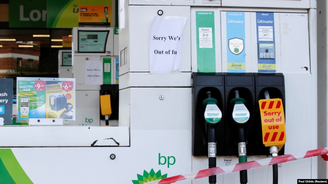 SPBU milik perusahaan migas BP yang kehabisan bahan bakar terlihat di London, Inggris, 26 September 2021. (Foto: REUTERS/Paul Childs)