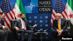 Serokê Amerîkayê Donald Trump û Serokê Demkî yê Sûrîyê Ehmed El-Şeri li Hilcivîna NATOyê ya li Enqereyê