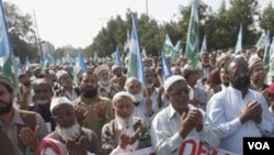 Manifestantes de un partido religioso y político demandan en Pakistán que el diplomático estadounidense sea ejecutado.