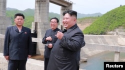 Pemimpin Korea Utara Kim Jong Un mengunjungi Pembangkit Listrik Kumyagang No. 2 di Korea utara, 4 Mei 2019. (Foto: Korean Central News Agency.)