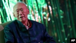 Mantan perdana menteri Singapura Lee Kuan Yew pada sebuah forum di negara kota tersebut, 2013. (AP/Wong Maye-E)