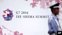 2018年9月19日，中国国家主席习近平和夫人彭丽媛在北京钓鱼台国宾馆欢迎柬埔寨国王诺罗敦&middot;西哈莫尼及其母亲莫妮列太后。诺罗敦&middot;西哈莫尼是柬埔寨前任国王诺罗敦&middot;西哈努克的小儿子，在2004年10月从他父亲那里继承了这个在柬埔寨基本上属于象征意义的王位。继承王位后第一次正式出访就是访问中国， 希望吸引中国对柬埔寨的投资。