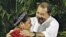En ambas encuestas, la líder indígena y Premio Nobel de la Paz, Rigoberta Menchú, no supera el 2% de intención de voto, respectivamente.