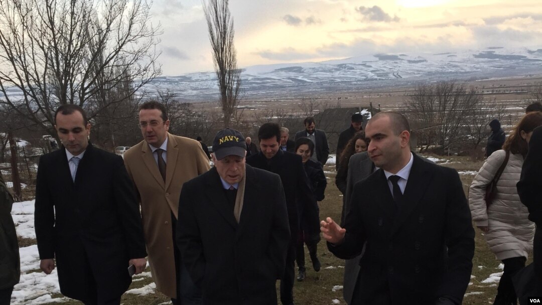 ამერიკელი სენატორები ახალ წელს კონფლიქტის ზონაში, 1 იანვარი, 2017