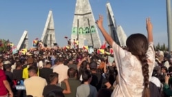 هەزاران کەس بەشداری لە مەڕاسیمی بەخاکسپاردنی قوربانیانی ئاگرەکەی زیندانی کۆبانی دەکەن