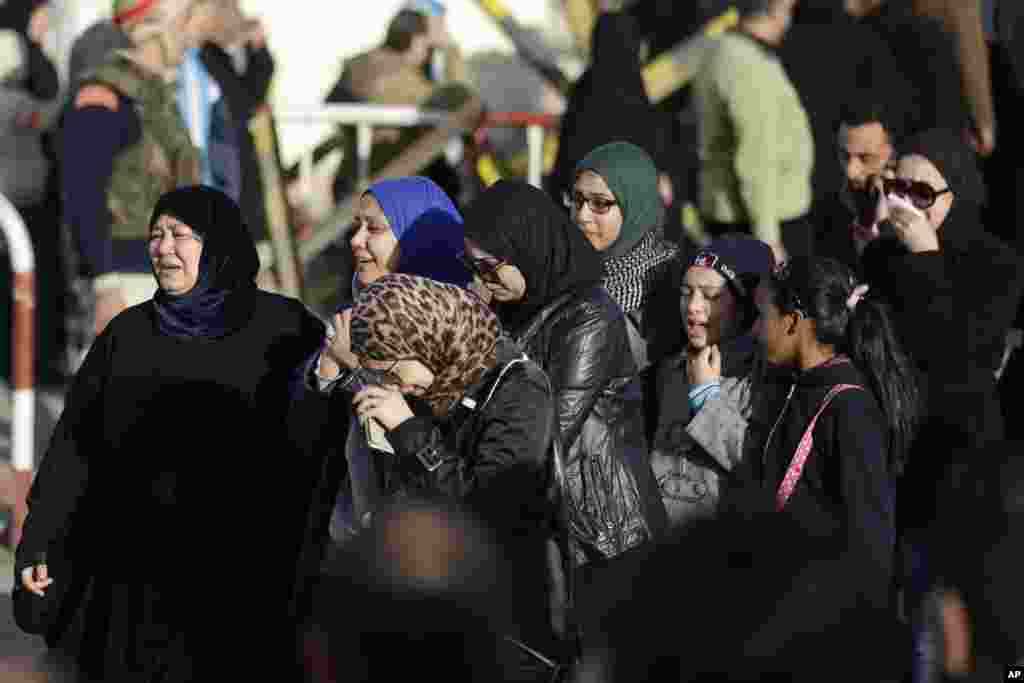 Family members of security forces killed in Sinai mourn after receiving the bodies of their relatives, outside the Almaza military airport in Cairo, Jan. 30, 2015.