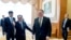 Pompeo Pxenyanda Shimoliy Koreya Mehnatkashlar partiyasining rahbarlaridan biri, Shimoliy Korea razvedkasi sobiq direktori Kim Yon Chol bilan ko'rishmoqda, 7-iyul, 2018-yil