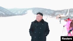 2013年12月31日，北韓領袖金正恩參觀新建立的馬息嶺滑雪場