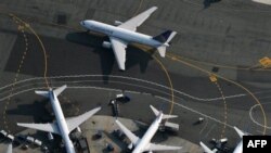 Sân bay Newark đã bị đóng cửa một khoảng thời gian ngắn để điều tra một kiện hàng.