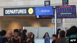 Пассажиры прерванного рейса Flydubai прибывают в Аэропорт имени Бен-Гуриона. 30 сентября 2026 г.  Фото AFP. 