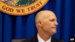 Rick Scott, le gouverneur de Floride, lors d'une table ronde sur la sécurité au Florida Capitol, à Tallahassee, le 20 février 2018.