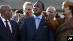 Le président congolais Denis Sassou Nguesso avec Jacob Zuma et Moammar Kadhafi à Tripoli en 2012. (Photo AP)