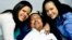 La última foto de Chávez con sus hijas Rosa Virginia (derecha) y María supuestamente tomada en La Habana y divulgada el 15 de febrero.