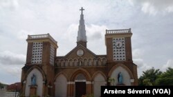 la cathédrale de Brazzaville vide, le 21 mars 2020. (VOA/Arsène Séverin)