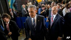 El presidente Obama sale de la reunión con emprendedores en el edificio de La Cervecería, Habana, Cuba. Lunes 21 de marzo de 2016.