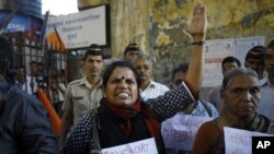  Mumbai'de bir Hintli gençkadının tecavüze uğrayarak öldürülmesi ülke çapında protesto gösterilerine yol açtı