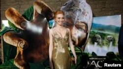 Aktris Eleanor Tomlinson yang memerankan putri pemberani Isabelle dalam film "Jack the Giant Slayer". (Reuters/Mario Anzuoni)