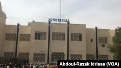 A l'Hotel de ville de Niamey, au Niger, le 23 janvier 2017. (VOA/Abdoul-Razak Idrissa)