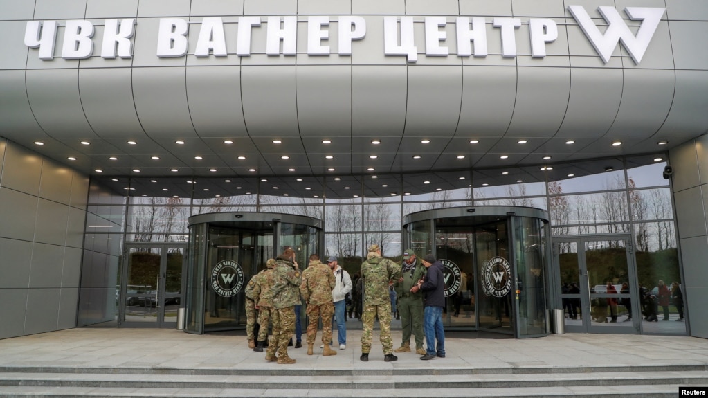 «Ми дуже серйозно сприймаємо загрозу, яку створює «Вагнер», і робимо все, що в наших силах, щоб протистояти та руйнувати її», – сказав директор ЦРУ. 