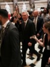 Predsjedavajući Predstavničkog doma Kevin McCarthy izlazi iz svoje kancelarije na Capitol Hillu pred glasanje u Predstavničkom domu o podizanju granice vladinog zaduživanja, 31. maja 2023. 