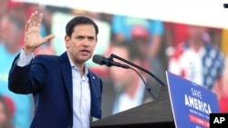 Thượng nghị sĩ Marco Rubio, thành viên đảng Cộng hòa đại diện Florida, phát biểu tại một cuộc vận động tranh cử, ngày 6/11/2022, tại Miami. Cựu Tổng thống Donald Trump đã thu hẹp danh sách ứng viên phó tổng thống của mình xuống còn một số người, trong đó có ông Rubio.