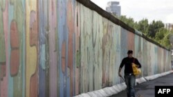 Almanlar Berlin Divarının 50-ci ildönümünü anır