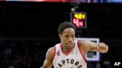 DeMar DeRozan de San Antonio, alors avec les Toronto Raptors, Detroit, le 28 février 2016.