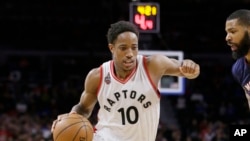 DeMar DeRozan des Toronto Raptors contre les Detroit Pistons, Auburn Hills, Michigan, le 28 février 2016.