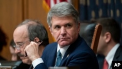 资料照：共和党联邦议员麦克尔·麦考尔（Rep. Michael McCaul, R-TX）2019年10月23日出席众议院外交事务委员会听证会。