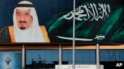 Poster Raja Salman di Riyadh, Arab Saudi, 19 April 2016 (Foto: dok).