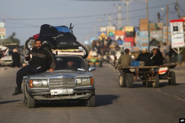 Palestinians flee the Israeli ground offensive in Khan Younis, Gaza, on Dec. 6, 2023.