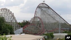 La Texas Giant, con una altura de 14 pisos es considerada la montaña rusa más alta del mundo del estilo híbrido de acero.