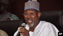 Ketua Komisi Pemilihan Nasional Independen Nigeria, Attahiru Jega, dalam konferensi pers d Abuja, Nigeria, 7 Februari 2015.